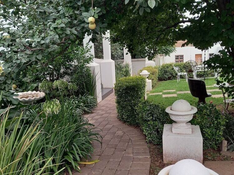 פנסיון Oak View Manor