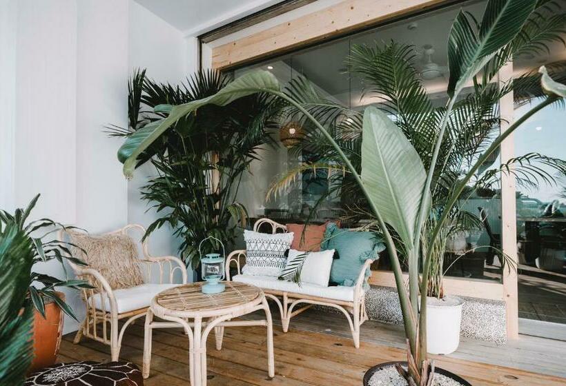 Yellow's Kenting B&b Ii