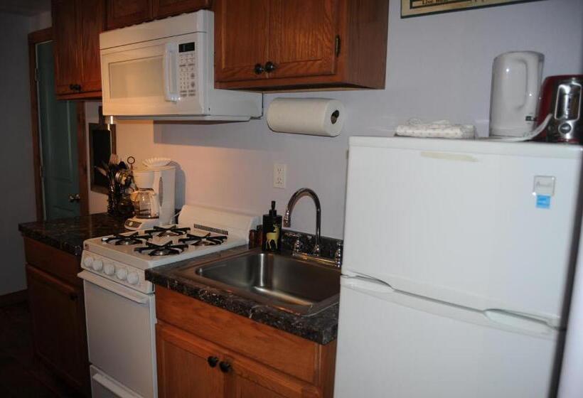 Yellowstone Motel   Adults Only   All Rooms Have Kitchens