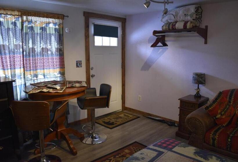 Yellowstone Motel   Adults Only   All Rooms Have Kitchens