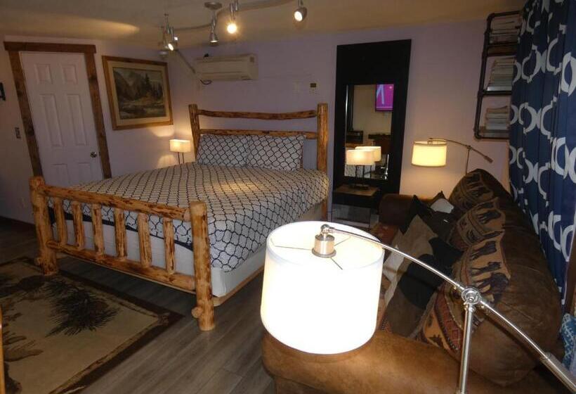 Yellowstone Motel   Adults Only   All Rooms Have Kitchens