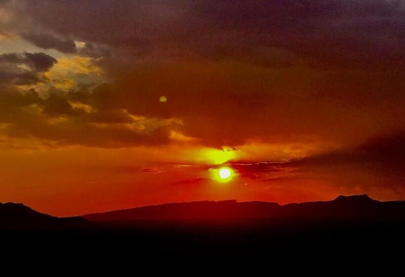 تختخواب و صبحانه Berber Nomad Kasbah