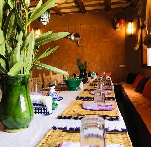 تختخواب و صبحانه Berber Nomad Kasbah