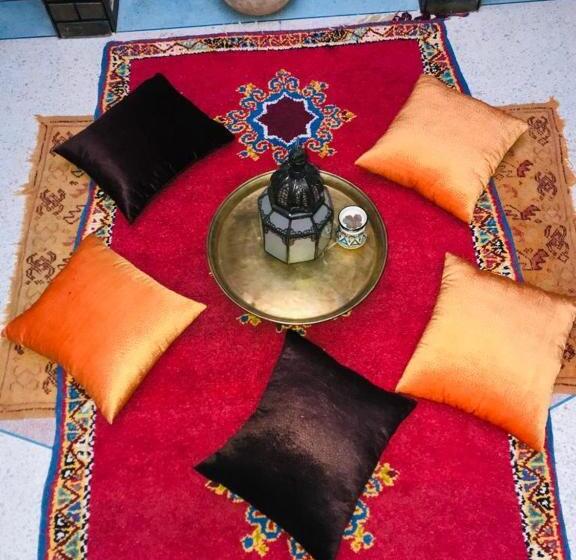 تختخواب و صبحانه Berber Nomad Kasbah