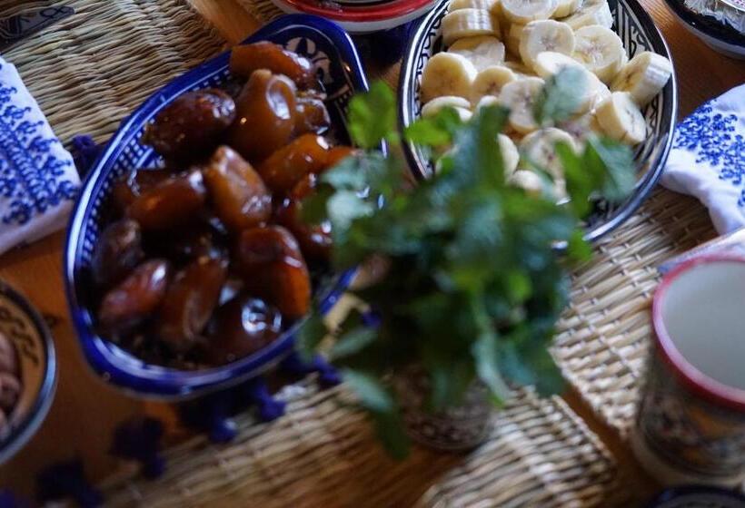 تختخواب و صبحانه Berber Nomad Kasbah