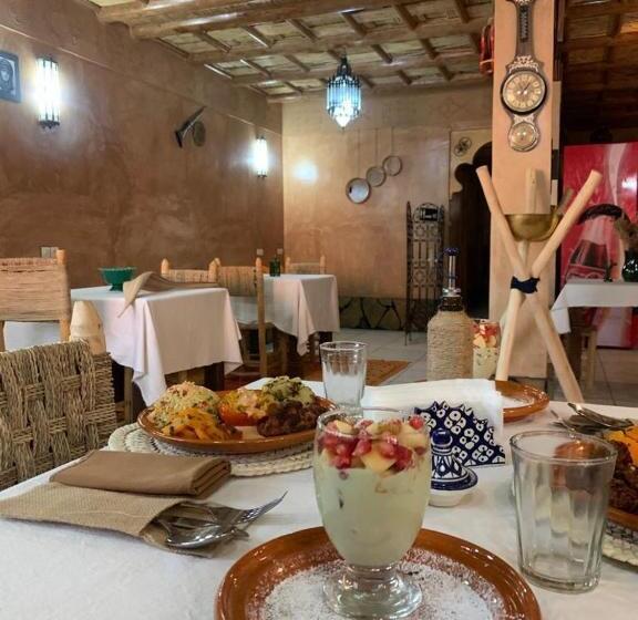 تختخواب و صبحانه Berber Nomad Kasbah