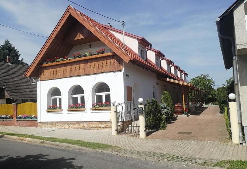 ベッドアンドブレックファースト Kathy Panzió