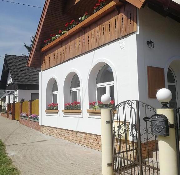 ベッドアンドブレックファースト Kathy Panzió