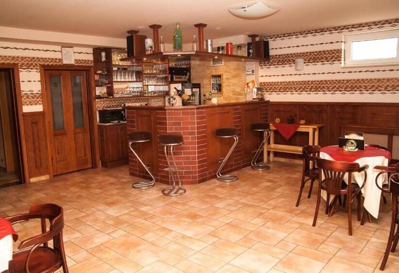 تختخواب و صبحانه Korona Home