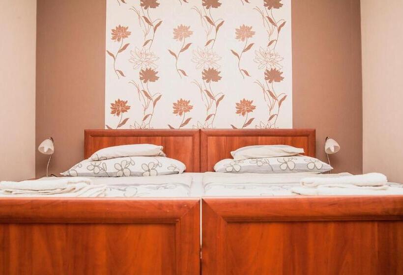 تختخواب و صبحانه Korona Home