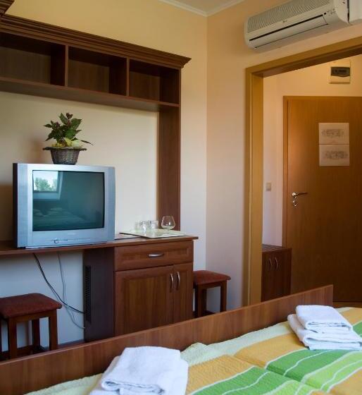 تختخواب و صبحانه Korona Home