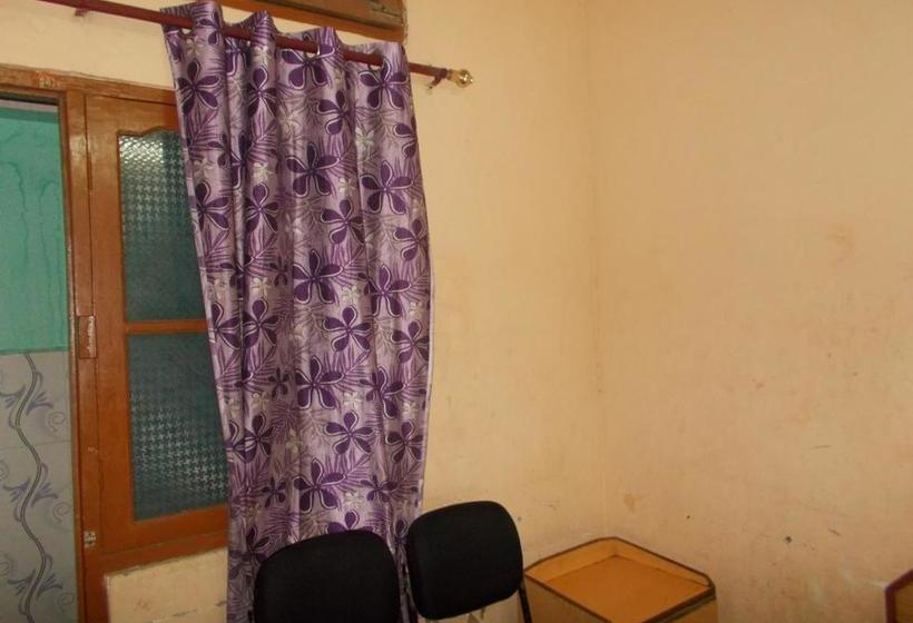 ホテル Deluxe Stay Near Isbt