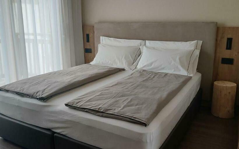 فندق Garni Al Silvestri Vei