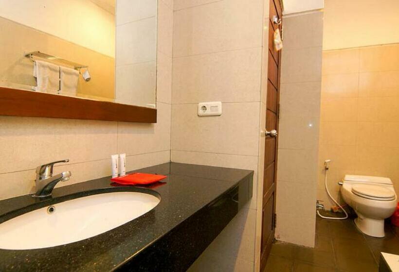 호텔 Kuta Paradise 777