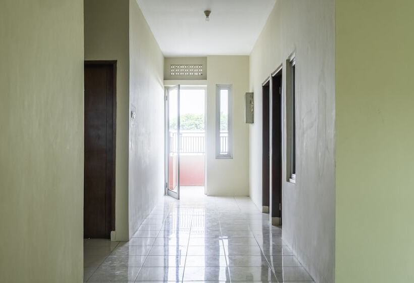 هتل Oyo 2132 Pondok Avicenna