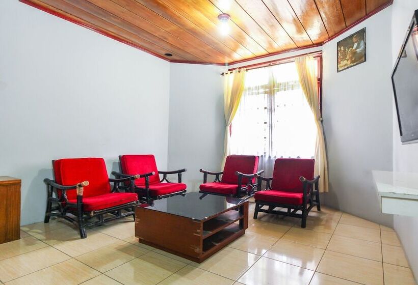 Отель Oyo 3180 Rian Cottage