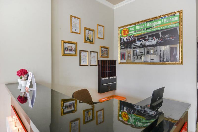 Отель Oyo 3232 Rd Kost