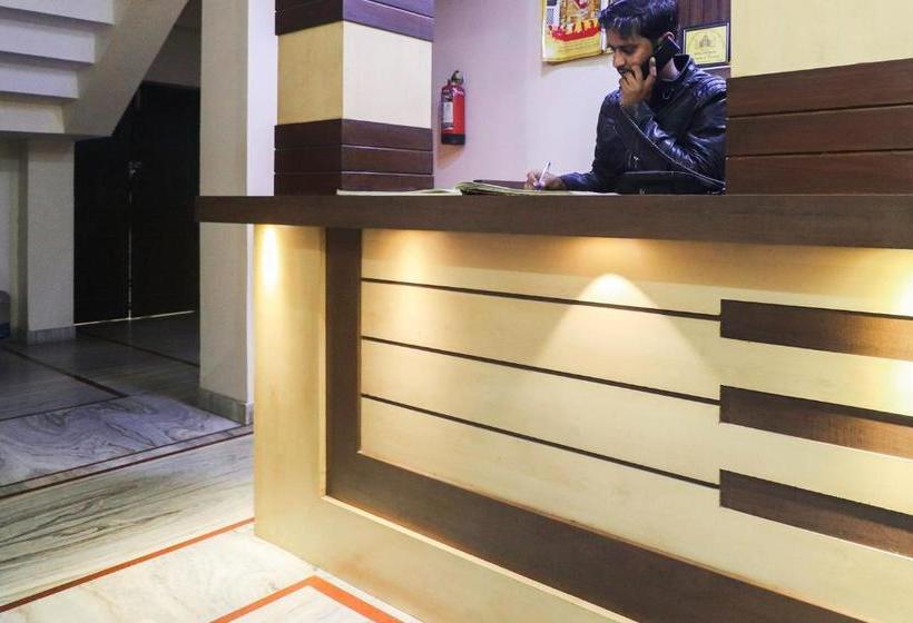 בית מלון כפרי Oyo 67668  Laxmi Palace