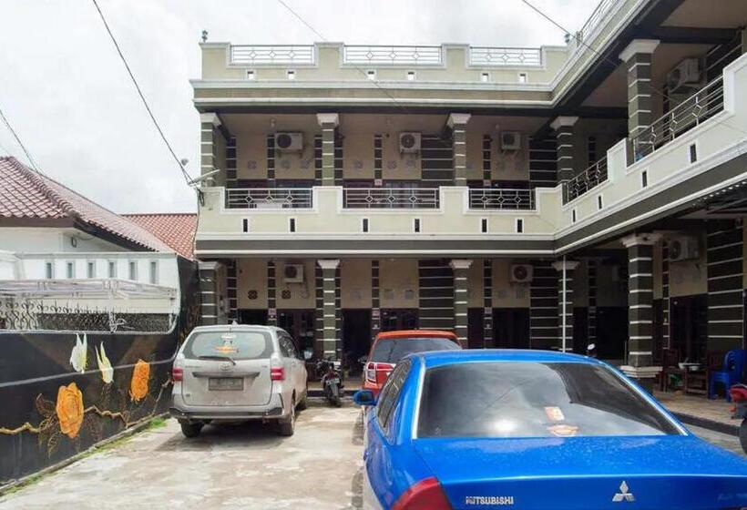 Отель Reddoorz At Km 5 Palembang