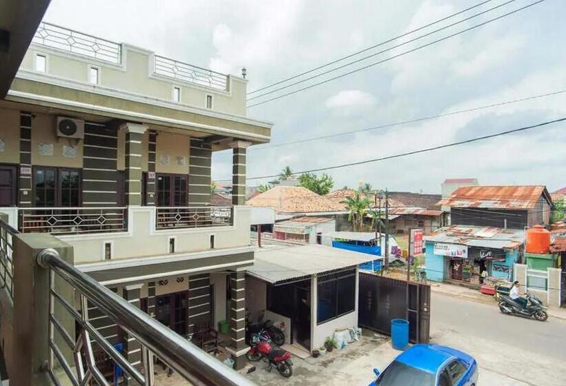 Отель Reddoorz At Km 5 Palembang