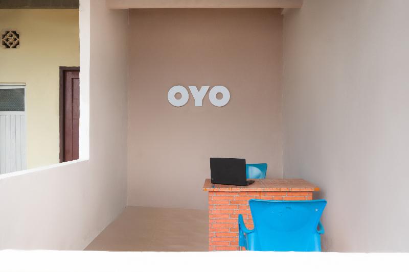 Отель Reddoorz At Km 5 Palembang