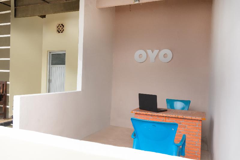 Отель Reddoorz At Km 5 Palembang