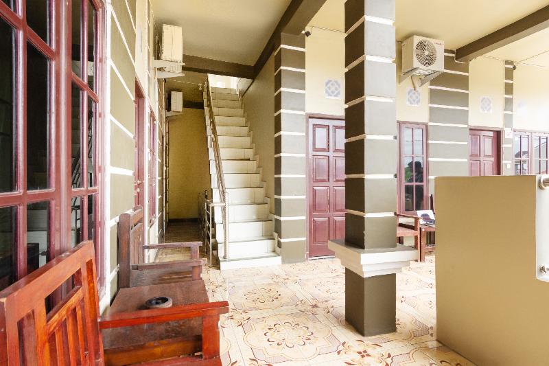 Отель Reddoorz At Km 5 Palembang