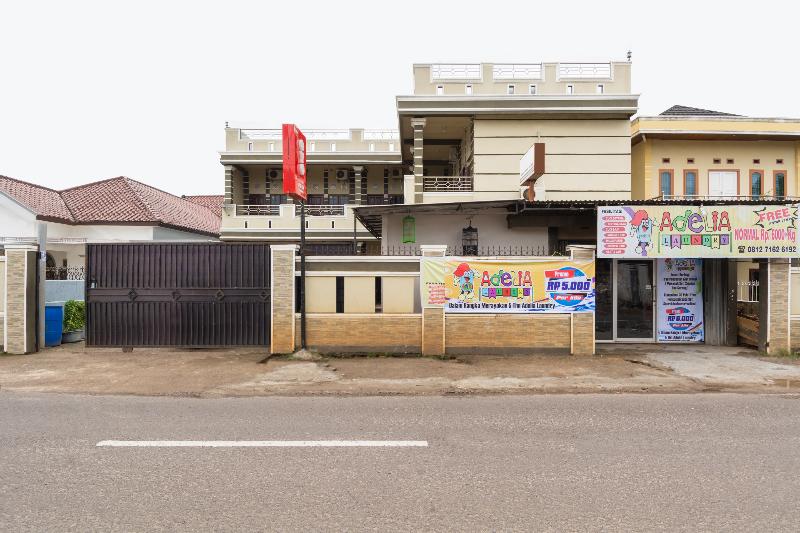 Отель Reddoorz At Km 5 Palembang