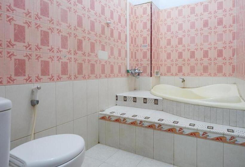 ホテル Reddoorz Plus Syariah Near Stasiun Pekalongan 2