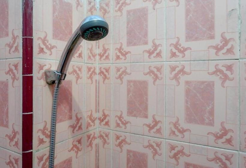 ホテル Reddoorz Plus Syariah Near Stasiun Pekalongan 2