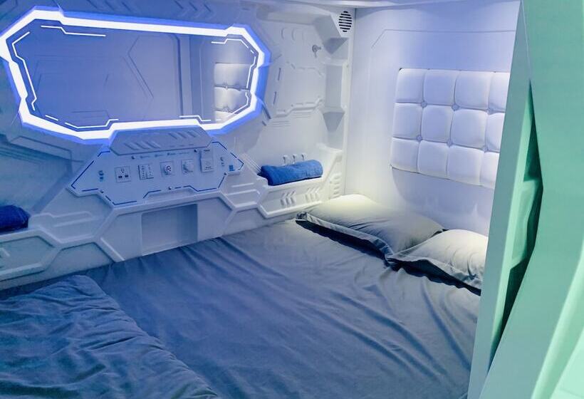 בית מלון כפרי Spot On 89900 Jesselton Capsule Inn