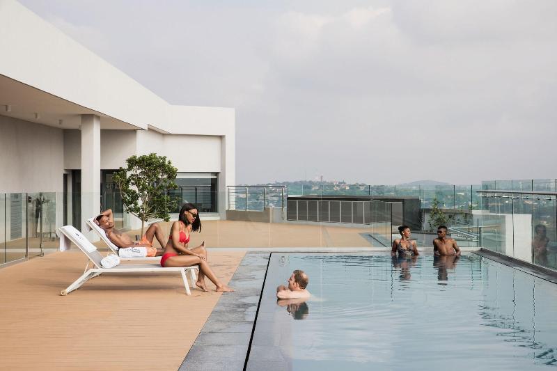 Отель The Capital Menlyn Maine Trilogy