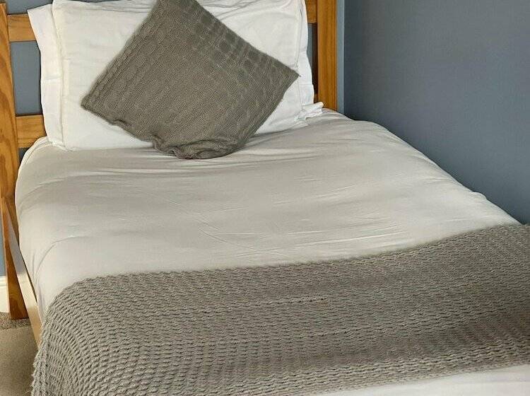 فندق The Litcham Bull Inn