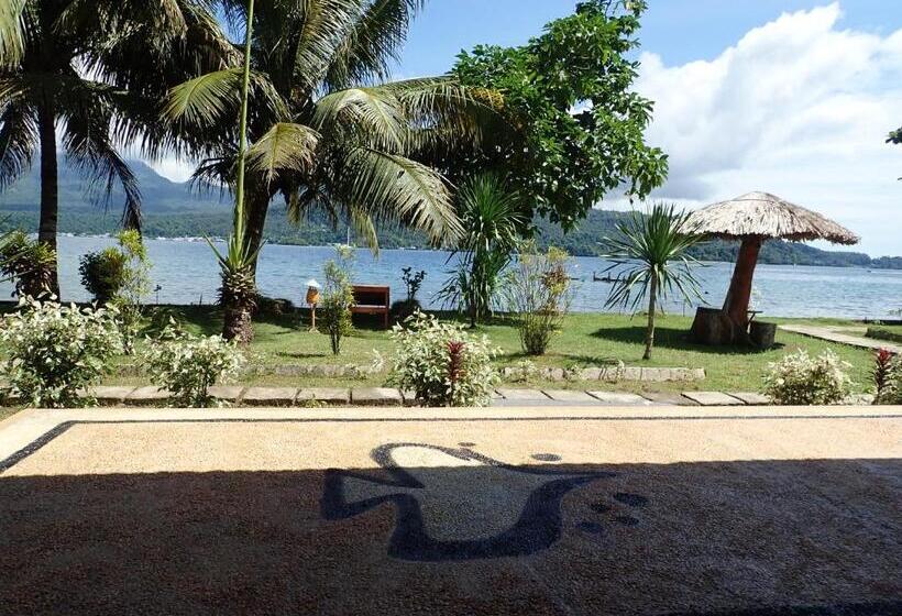 בית מלון כפרי Two Fish Resort Lembeh