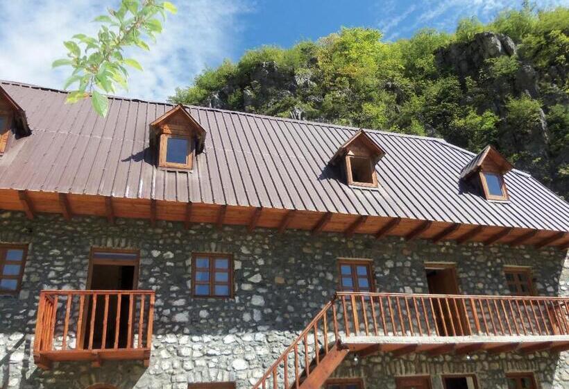 펜션 Bujtina Berishta Theth