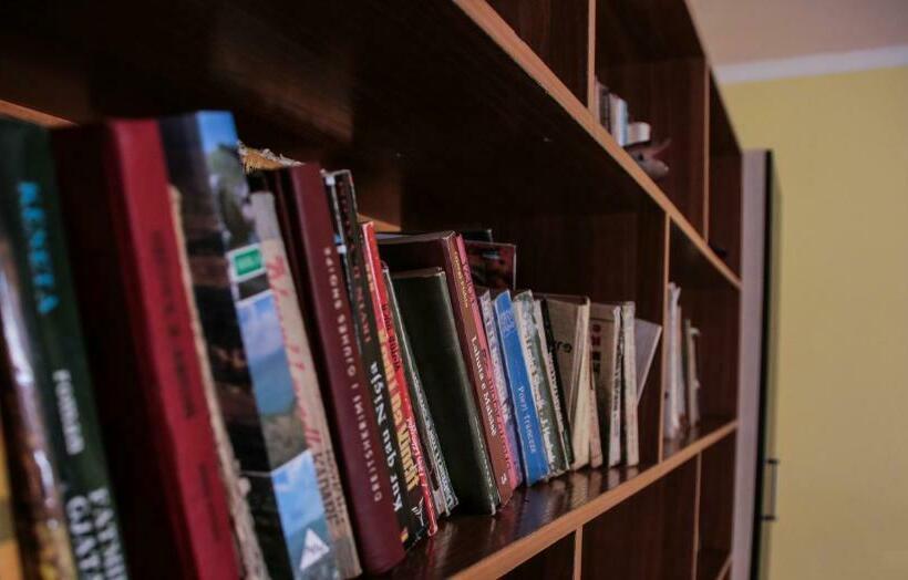 بنسيون Bujtina Leon's Apartments