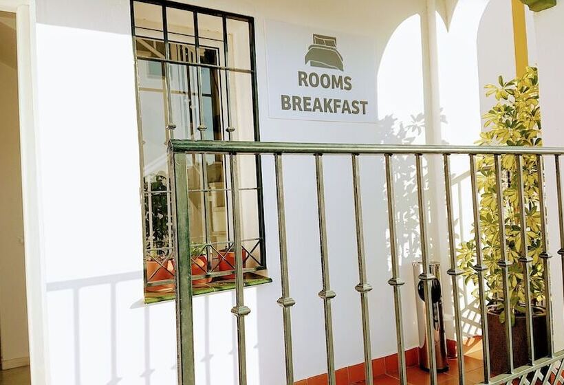 بنسيون Carmen Rooms    Boutique B&b By The Sea