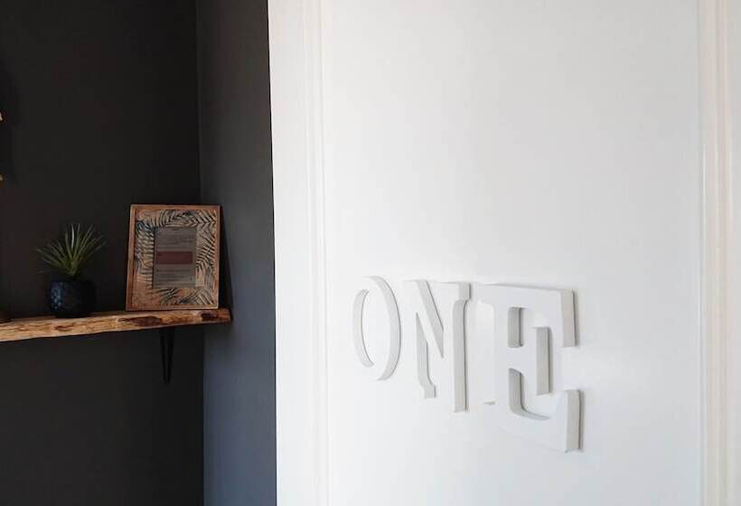 بنسيون Carmen Rooms    Boutique B&b By The Sea