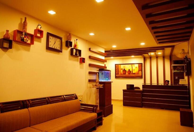 بنسيون Kairali Tourist Home