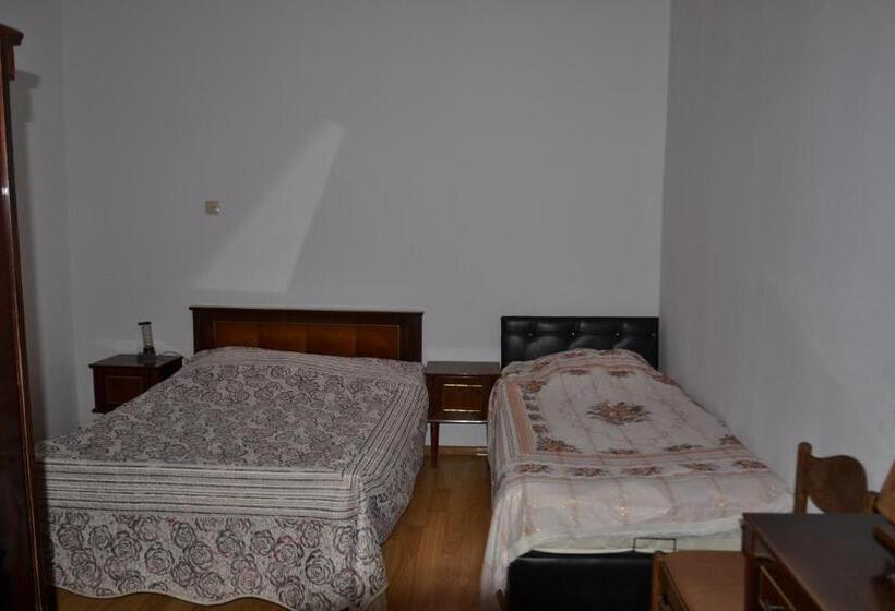 پانسیون Nika's Guest House