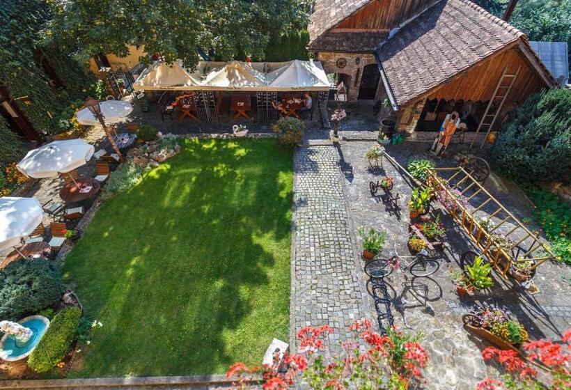 پانسیون Penzion Restaurant Atrium