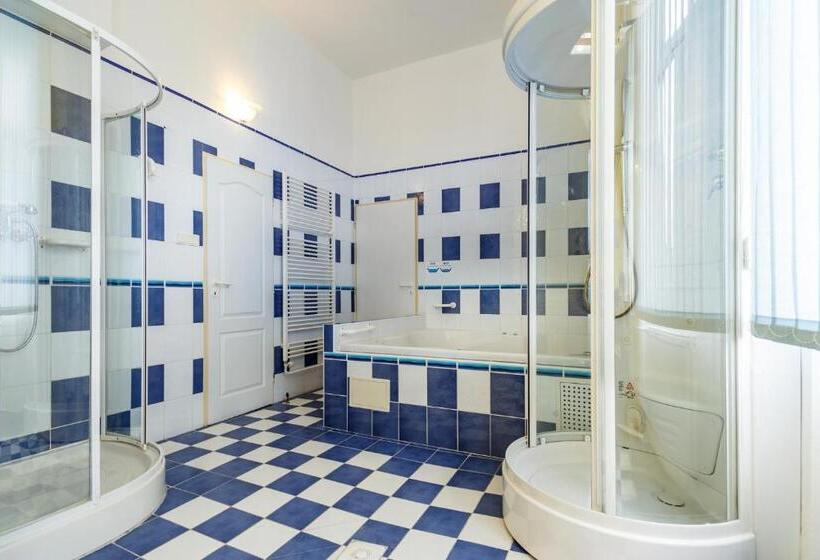 پانسیون Penzion Restaurant Atrium