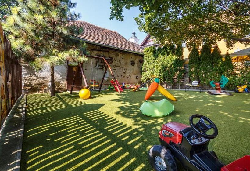 پانسیون Penzion Restaurant Atrium