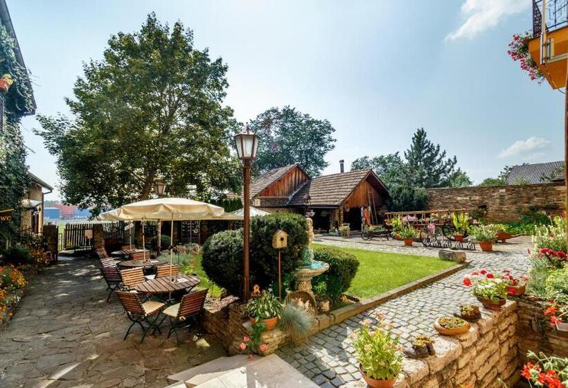 پانسیون Penzion Restaurant Atrium