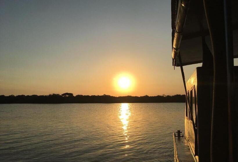 펜션 Turaco Guest House