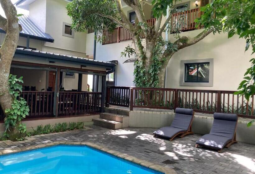 펜션 Turaco Guest House