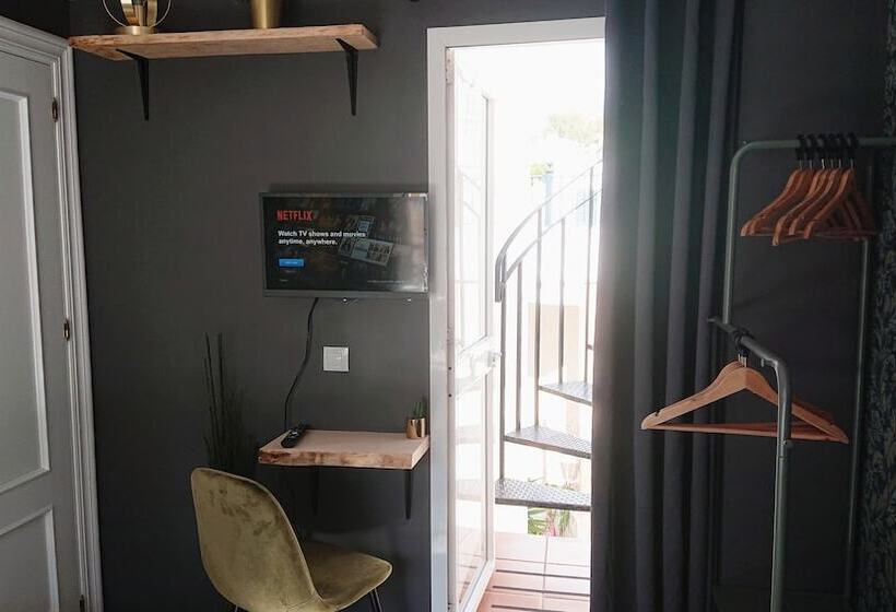 بنسيون Carmen Rooms    Boutique B&b By The Sea