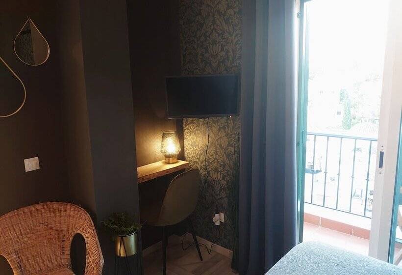 بنسيون Carmen Rooms    Boutique B&b By The Sea