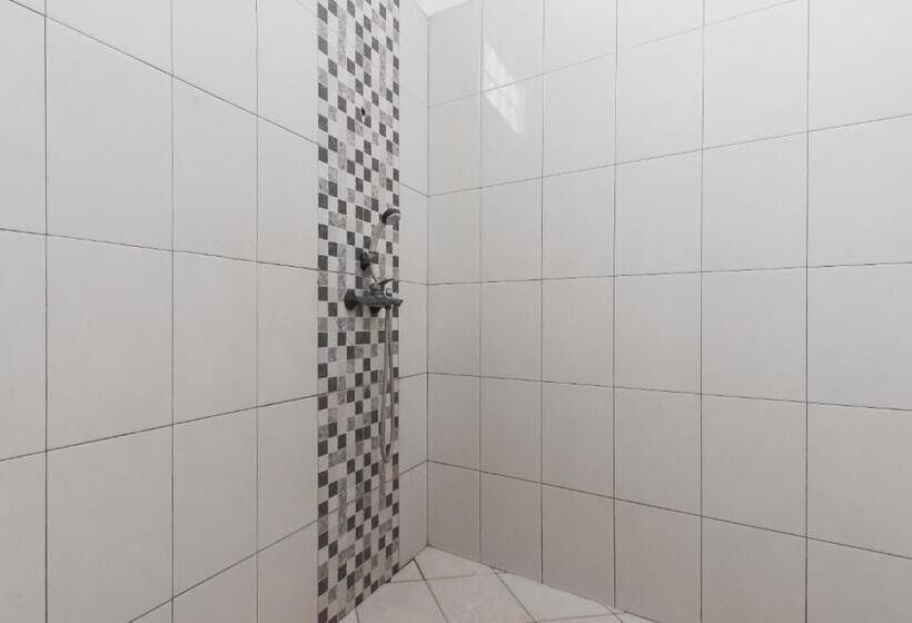 Urbanview Hotel D Pineapple Villa Ciater By Reddoorz