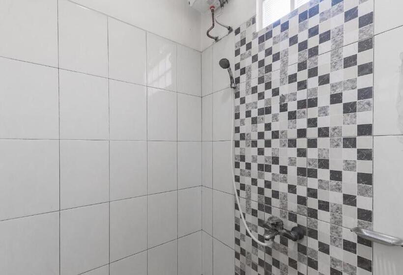 Urbanview Hotel D Pineapple Villa Ciater By Reddoorz